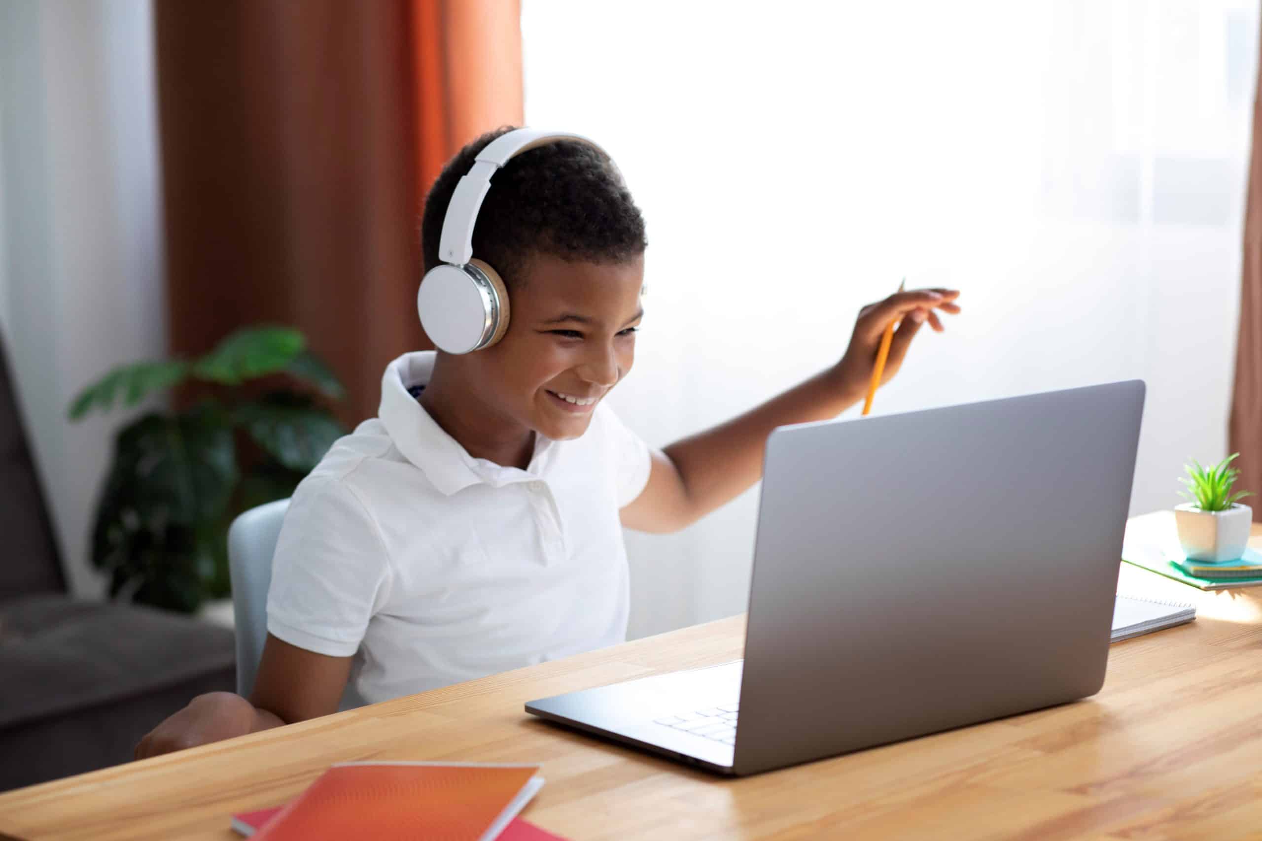 little-boy-taking online coding class